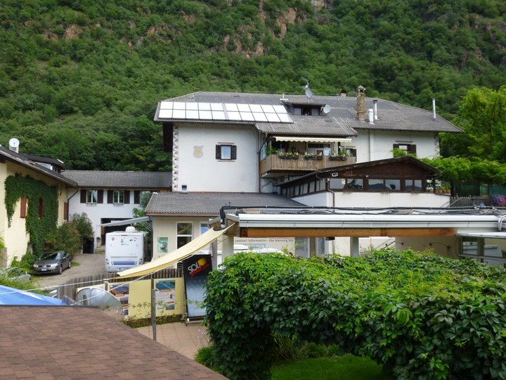 Solaranlage auf dem Dach zur Warmwassergewinnung