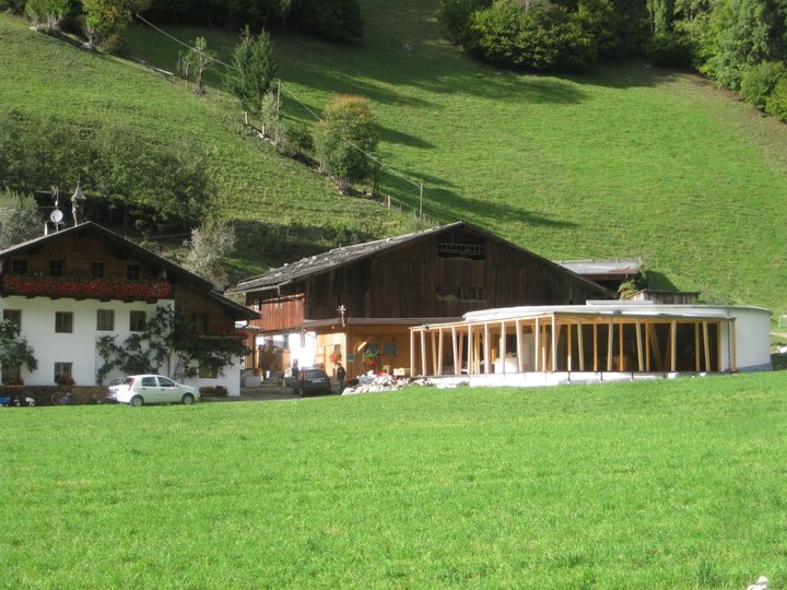 neuer Hofladen und Hofkäserei im Bau