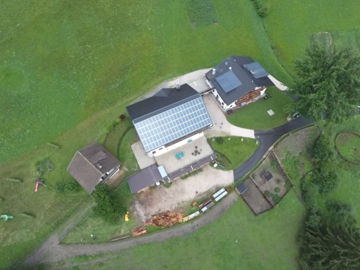 Photovoltaik am Wirtschaftsgebäude