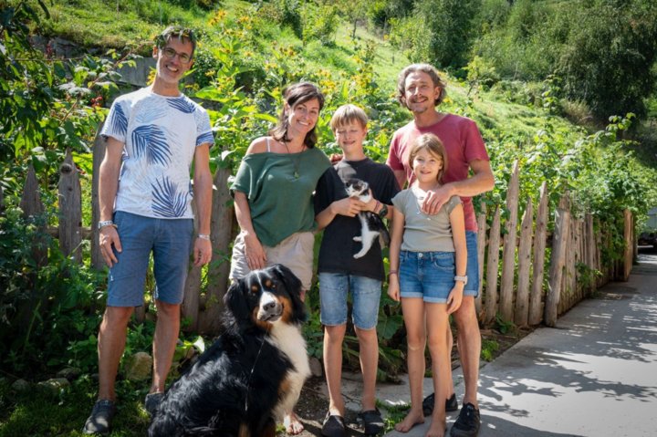 Roland (Ethical Banking) mit Alexandra und ihrer Familie 