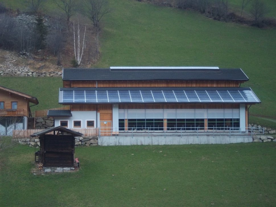 Photovoltaikanlage auf dem Dach des Stadels
