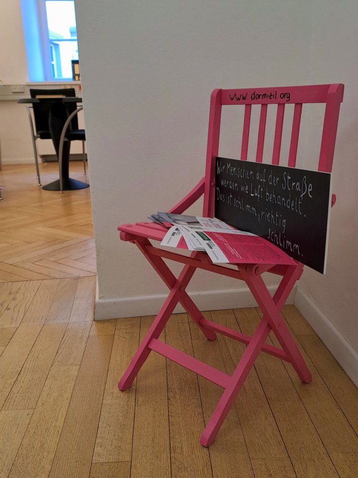 Magenta Möbel dormizil im Finanzzentrum der Raika Bozen Magenta Möbel dormizil im Finanzzentrum der Raika Bozen