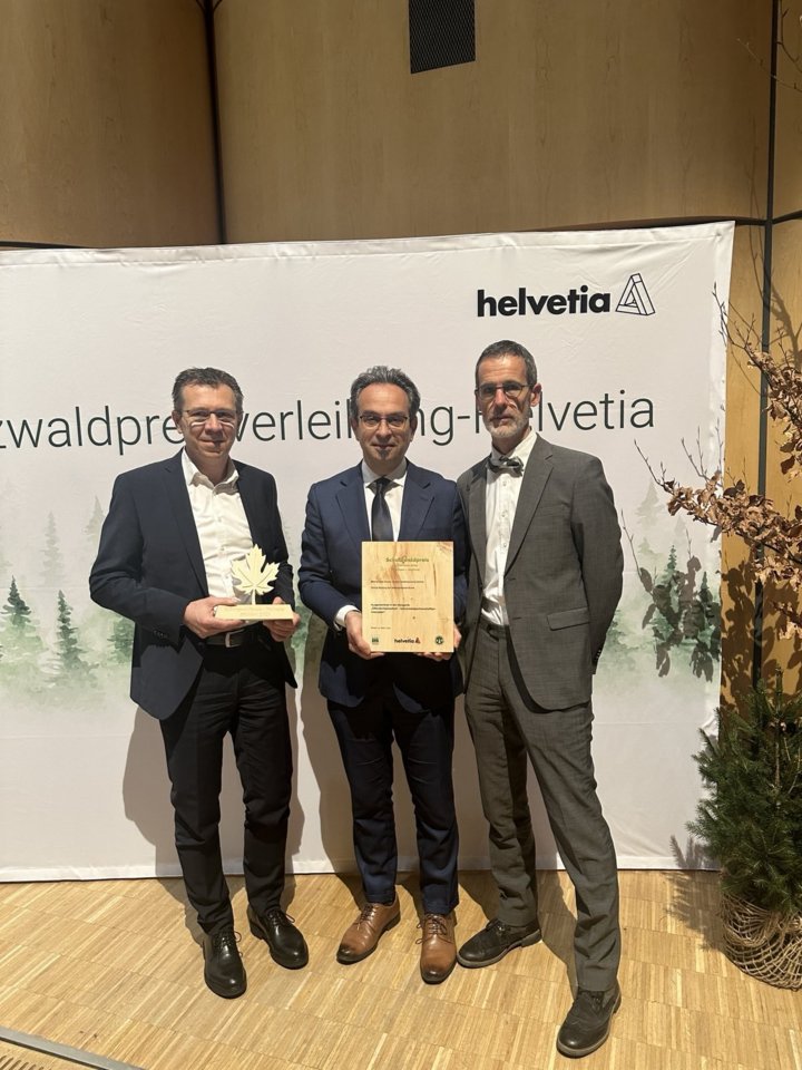 von links nach rechts: Verwaltungsratsmitglied Rk Bozen Joachim Knoll, EB-Leiter Roland Furgler, Projektleiter Ivan Rech Daldosso von links nach rechts: Verwaltungsratsmitglied Rk Bozen Joachim Knoll, EB-Leiter Roland Furgler, Projektleiter Ivan Rech Daldosso