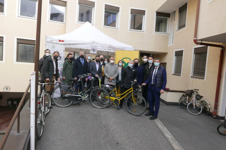 Fleißige Radler der Raiffeisenkasse Bozen