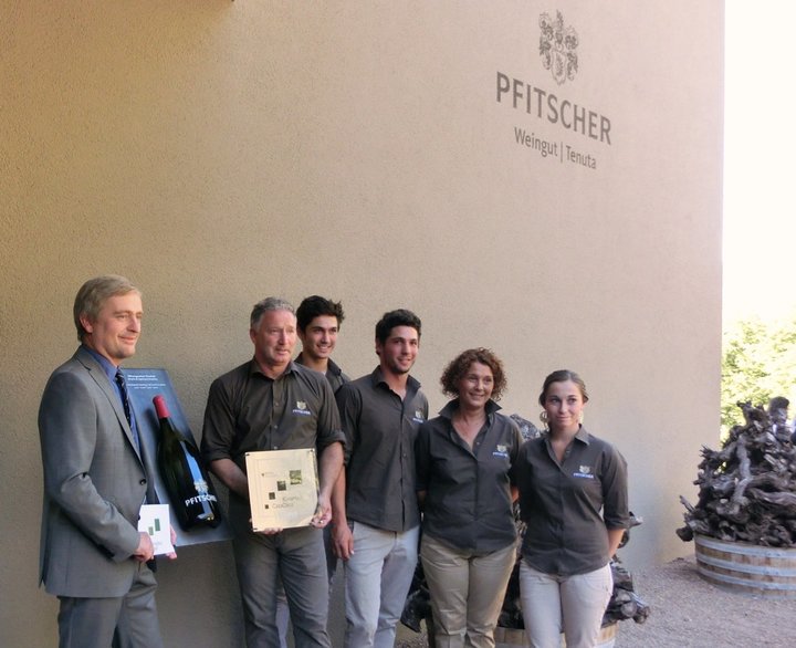 Übergabe des Zertifikats KlimaHaus Wine Übergabe des Zertifikats KlimaHaus Wine