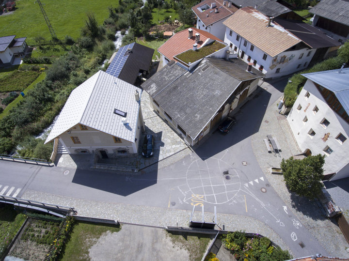 davanti a sinistra il caseificio aziendale davanti a sinistra il caseificio aziendale